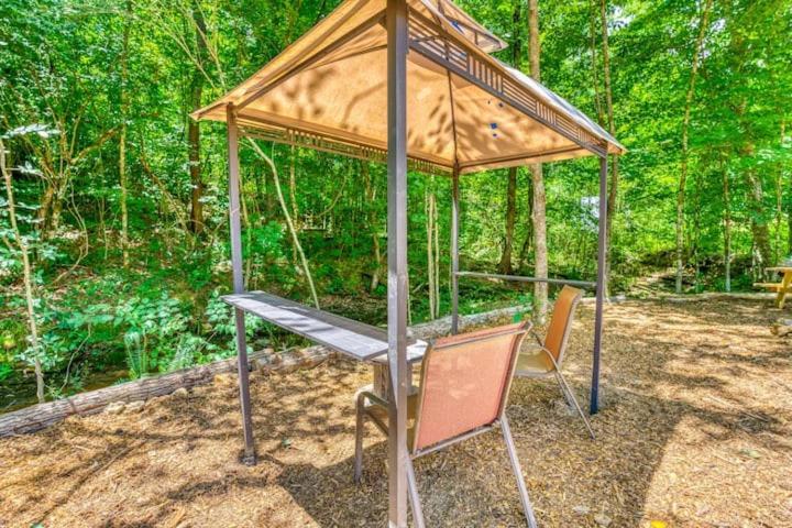 The Aries-A Stargazing, Luxury Glamping Tent Rogersville Eksteriør billede